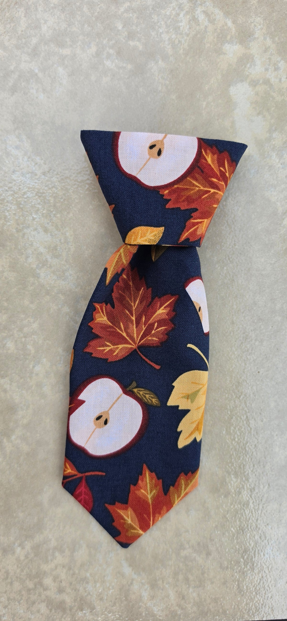 Snap Tie Fall Apples Large