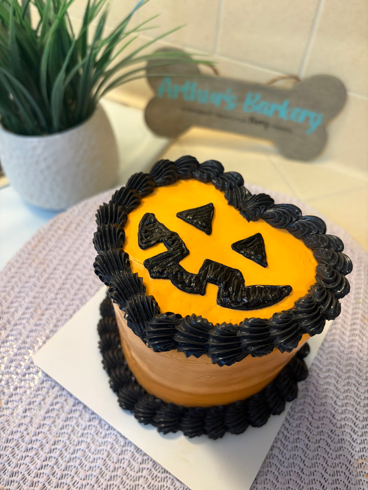 Orange/ black Arthur’s Barkery Fresh Baked, 4”