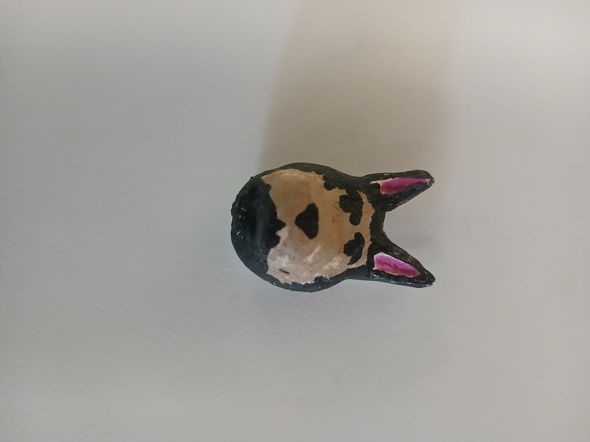 Dog Face Magnet: Black Dog With Short Ears and Brown Snout