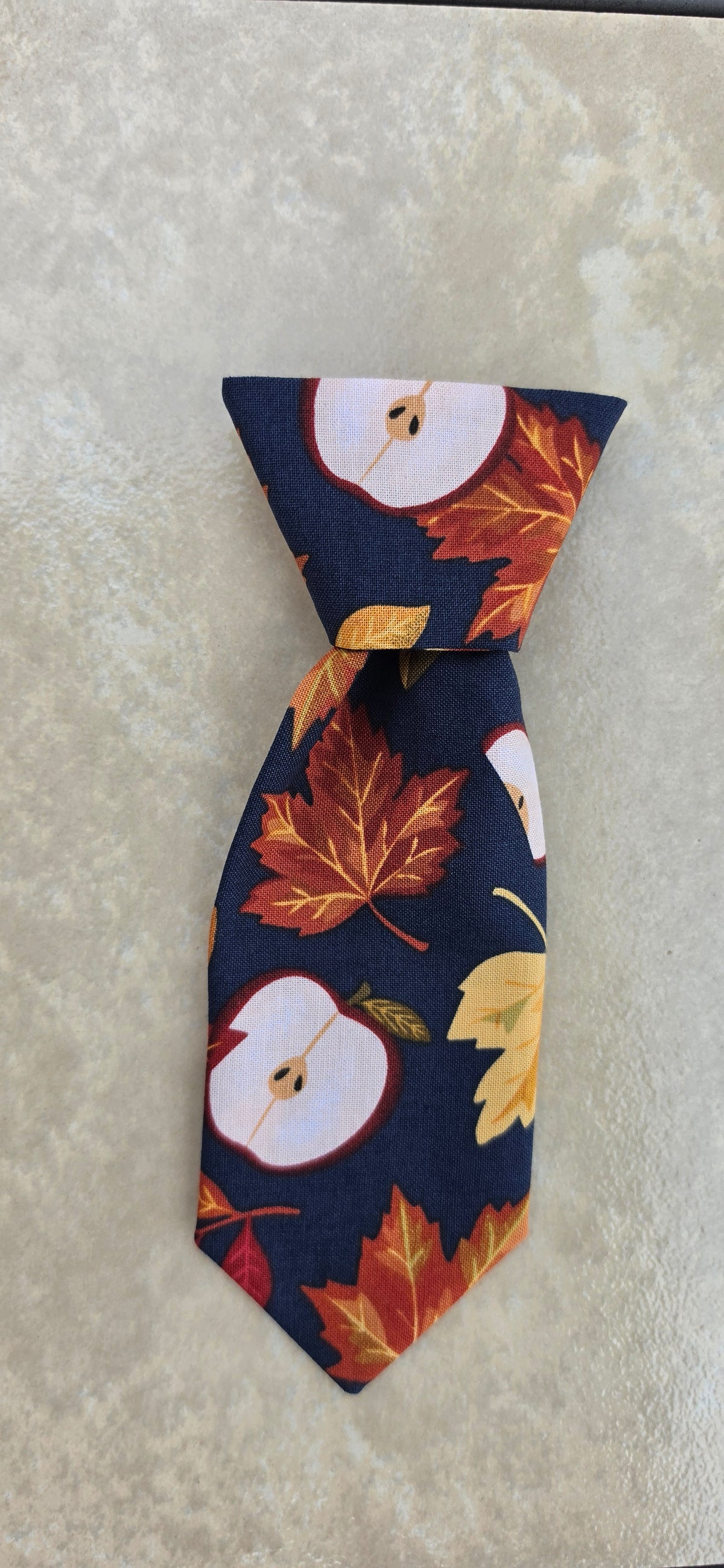 Snap Tie Fall Apples Medium