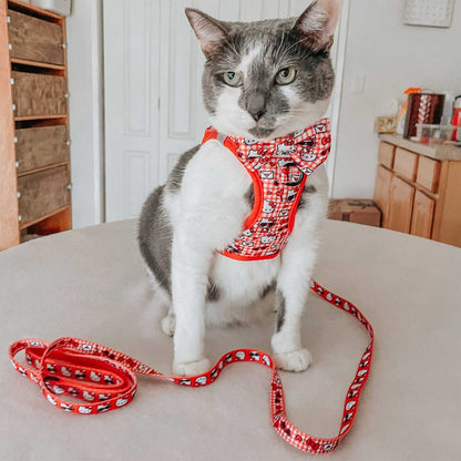 Cat_Leash_Hello_Kitty_Red_Classic_on_a_grey_and_white_cat